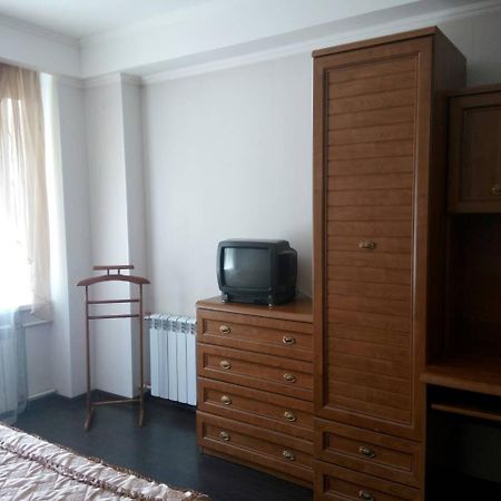 Квартира 2 Комн Рядом И-Т Амосова.Метро Олимпийская 3 Остановки Киев Экстерьер фото